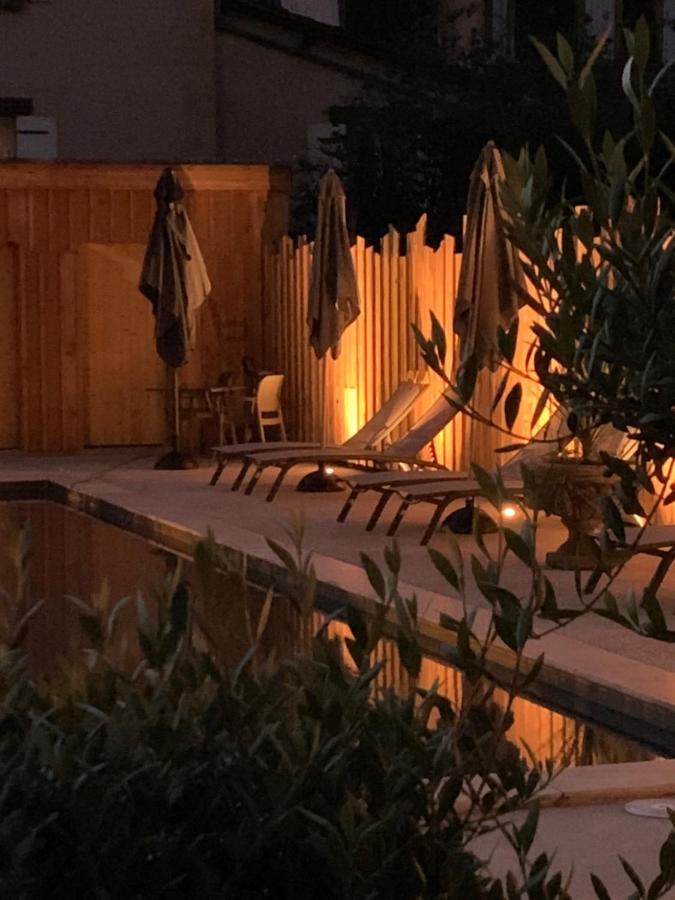 La Villa du 15 - Chambres indépendantes&autonomes du restaurant La Maison - climatisation et piscine chauffée Les Eyzies Exterior foto