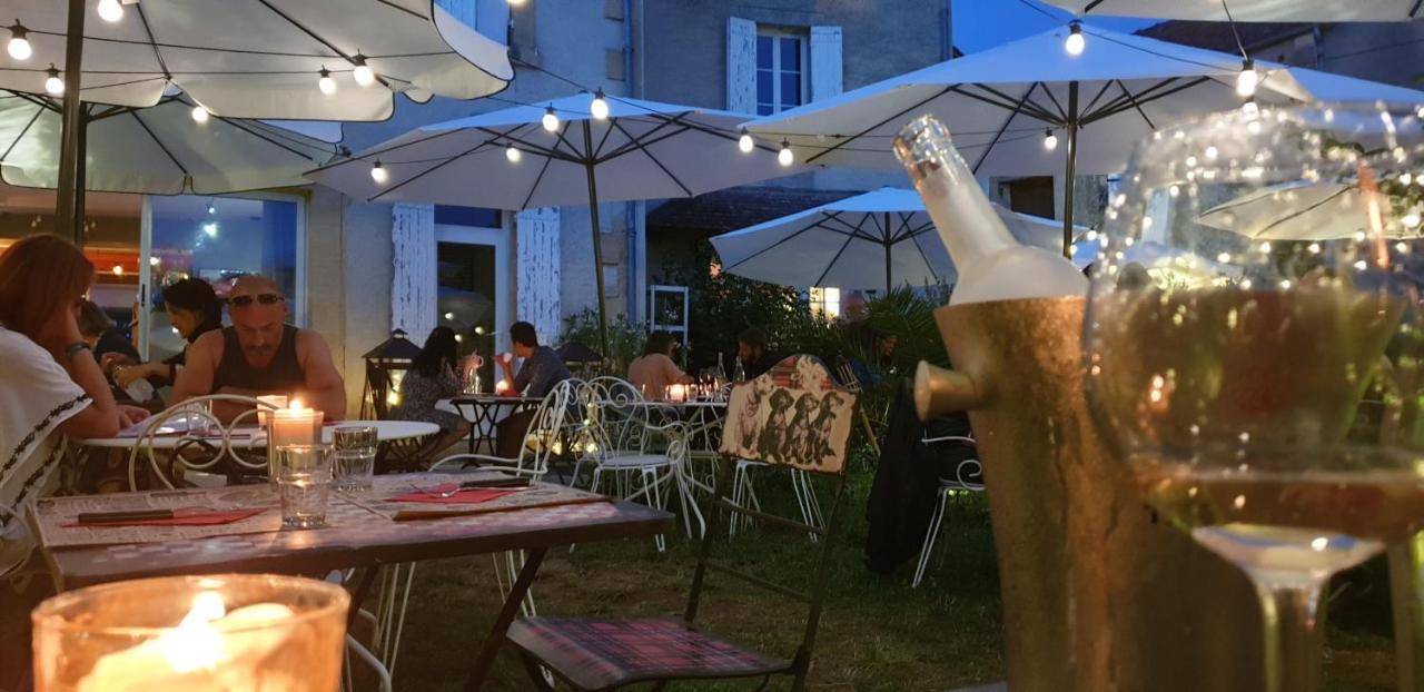 La Villa du 15 - Chambres indépendantes&autonomes du restaurant La Maison - climatisation et piscine chauffée Les Eyzies Exterior foto